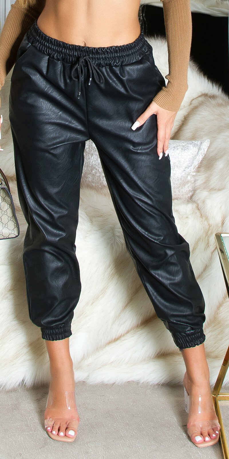 Koženkové nohavice na zaväzovanie v páse Čierna