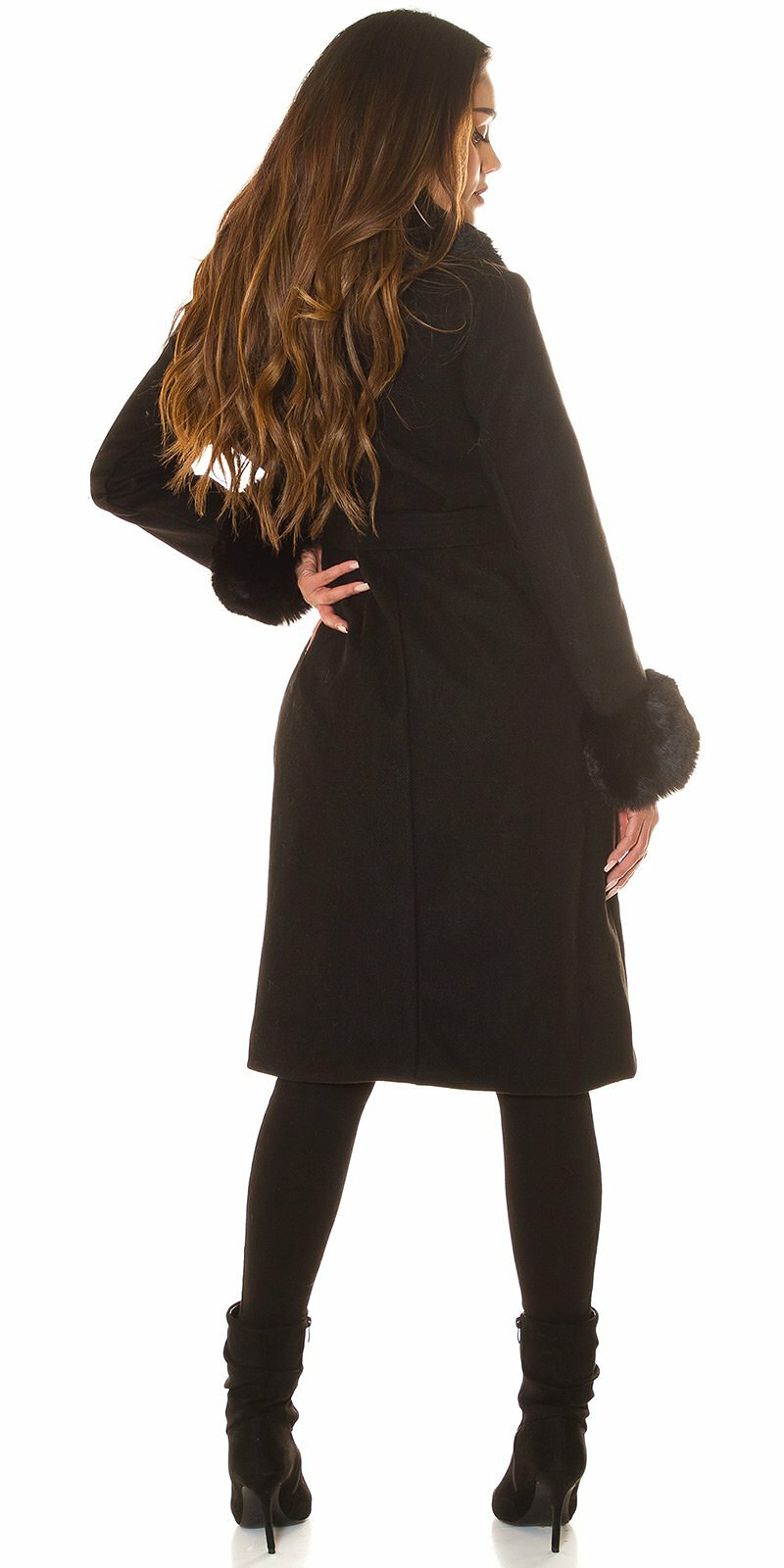 Dlhý zimný kabát s umelou kožušinou Čierna