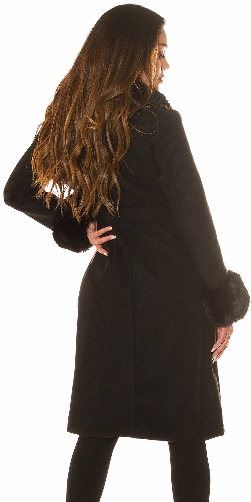 Dlhý zimný kabát s umelou kožušinou Čierna