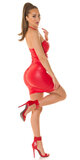 Erotické wetlook mini šaty uchytené okolo krku Červená