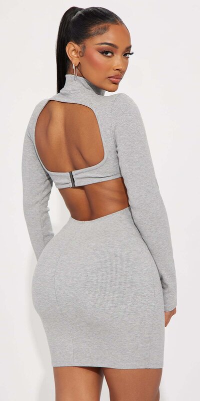 Rolákové šedé šaty s otvoreným chrbtom Šedá