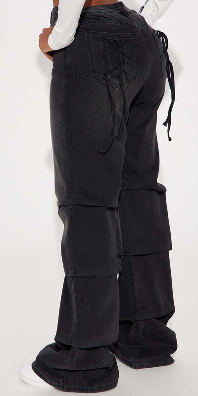 Čierne zvonové džínsy so šnurovaním Čierna