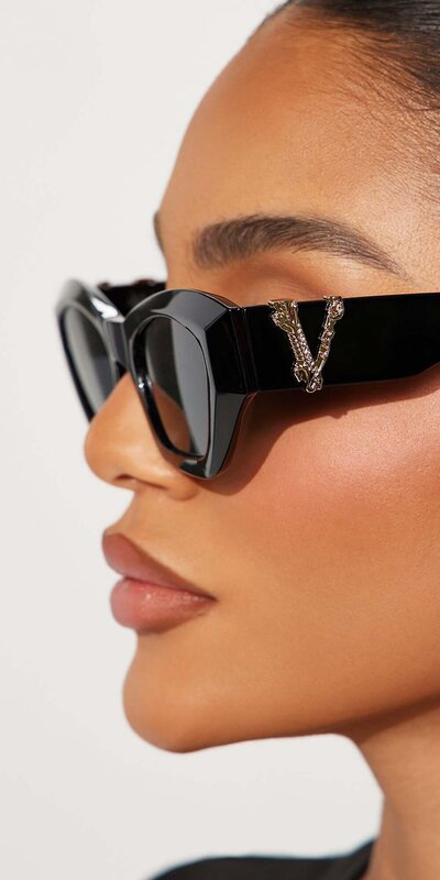 Luxusné čierne slnečné okuliare s detailom Čierna