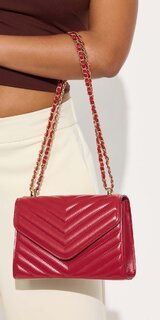 Elegantná červená crossbody kabelka s odnímateľnou peňaženkou