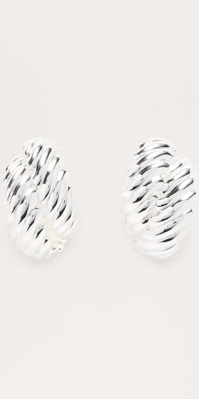 Strieborné kruhové náušnice s textúrou a kovovým efektom Strieborná