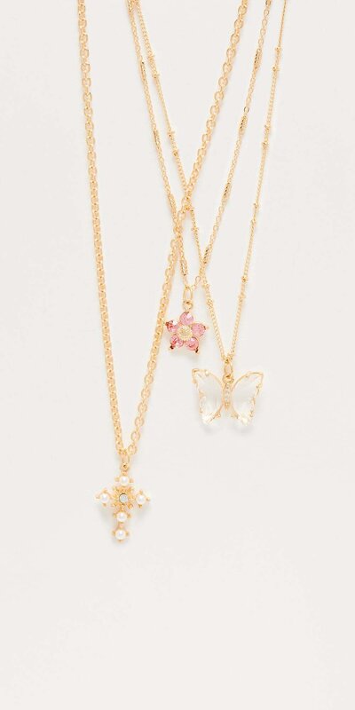 Viacvrstvový náhrdelník s krásnymi príveskami Zlatá