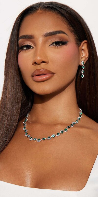 Luxusná súprava náhrdelníka a náušníc so zelenými kamienkami Zelená