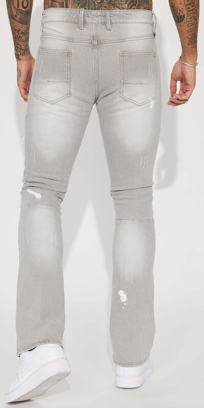 Sivé pánske džíny s rozšíreným spodkom a roztrhanými detailmi Šedá