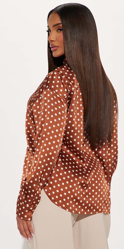 Hnedá saténová košeľa s bodkami Hnedá