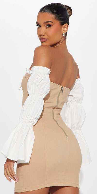 Džínsové minišaty s odhalenými ramenami a šnurovaním Šedohnedá