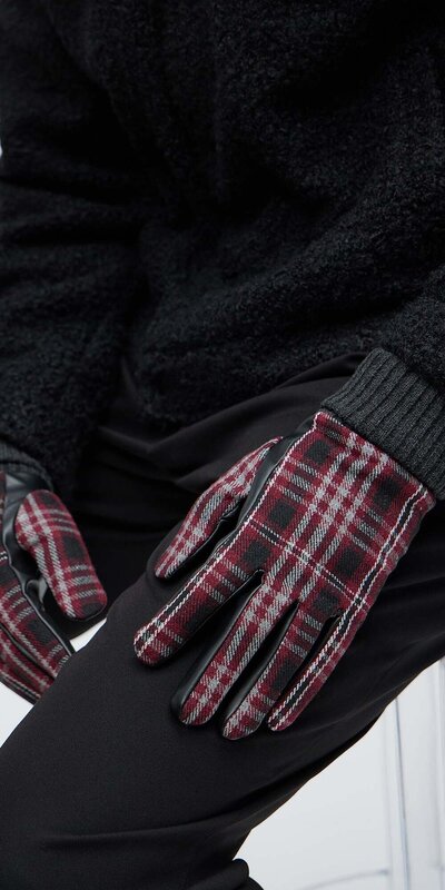 Pánske rukavice v károvanom vzore Čierna