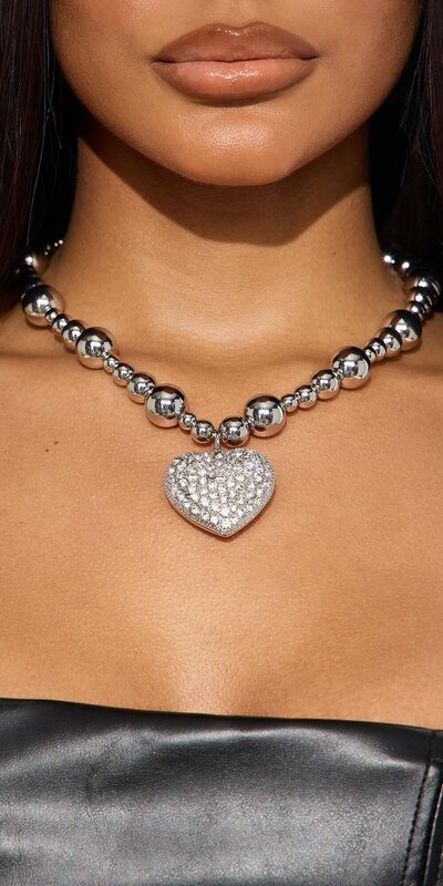 Strieborný náhrdelník s príveskom v tvare srdca Strieborná