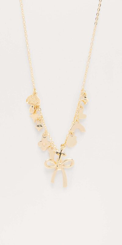 Zlatý náhrdelník s rôznymi príveskami Zlatá