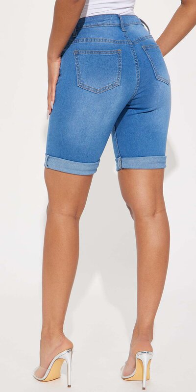 Dámske džínsové bermudy s roztrhaným efektom Modrá