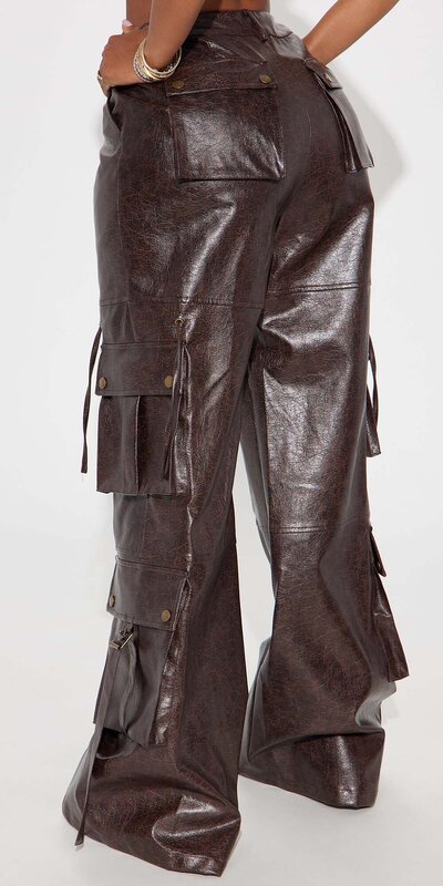 Dámske cargo nohavice z pranej eko-kože Hnedá