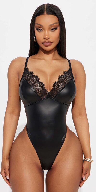 Dámske body z eko kože s čipkou Čierna