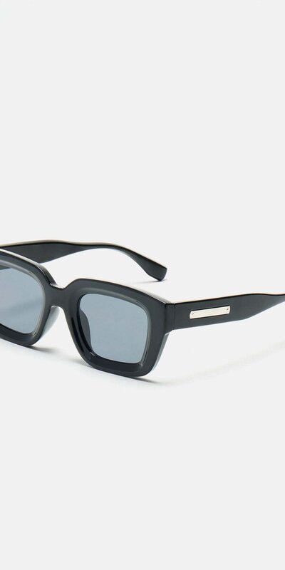 Čierne slnečné okuliare so štvorcovým rámom Čierna