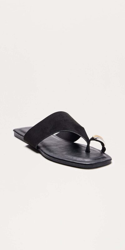 Dámske ploché sandále s kovovým detailom Čierna