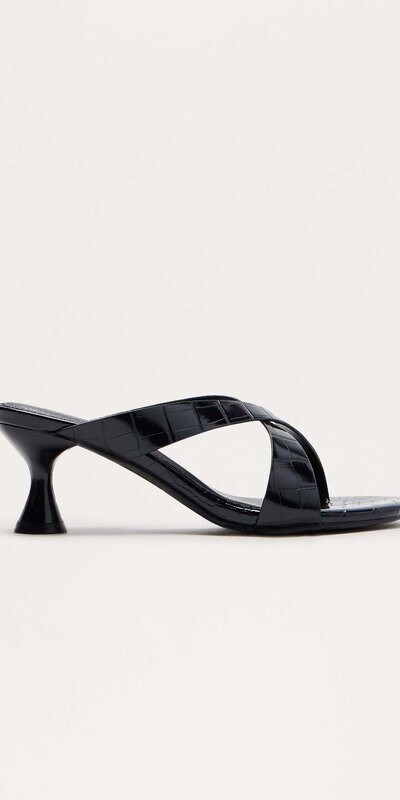 Elegantné čierne mules na podpätku s krokodílím vzorom Čierna