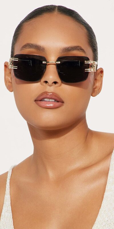 Luxusné hranaté okuliare s výrazným zlatým detailom Čierno-zlatá