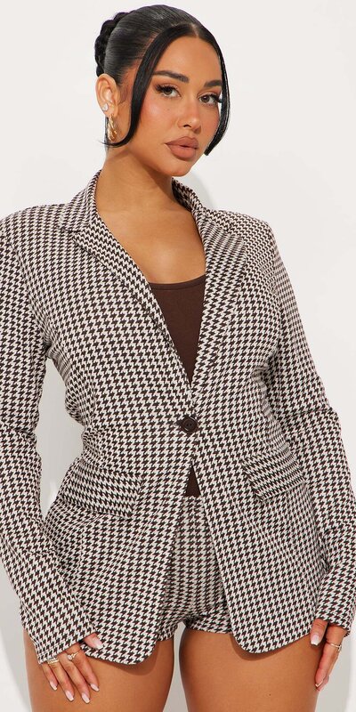 Štýlový blejzer vzorovaný „houndstooth“