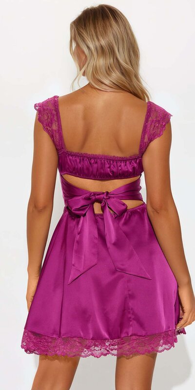 Saténové mini šaty s čipkou a viazaním na chrbte Ružová