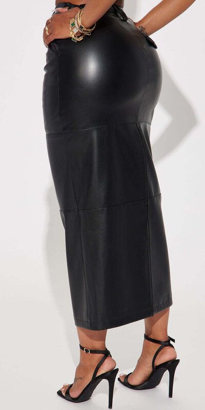 Elegantná midi sukňa z eko kože s vysokým pásom Čierna