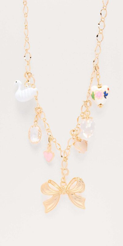 Jemný náhrdelník s príveskami Zlatá