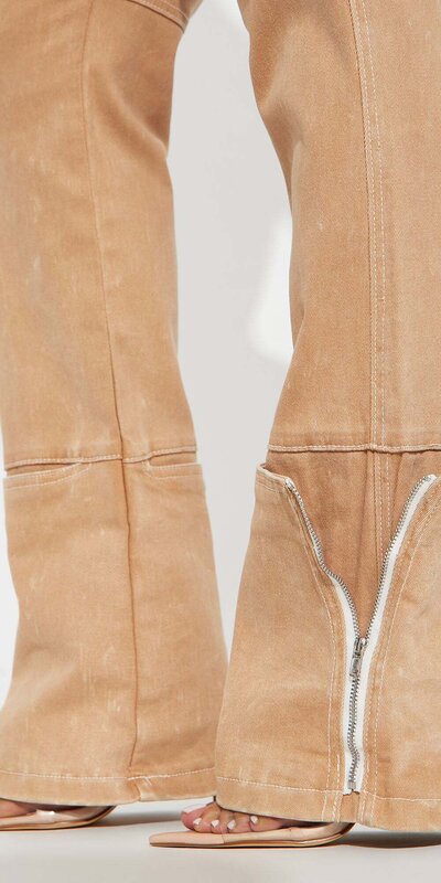 Štýlové béžové cargo džínsy s rozšíreným strihom a zipsom Béžová