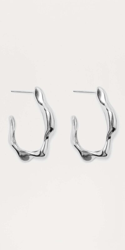 Strieborné kruhové náušnice s abstraktným dizajnom Strieborná