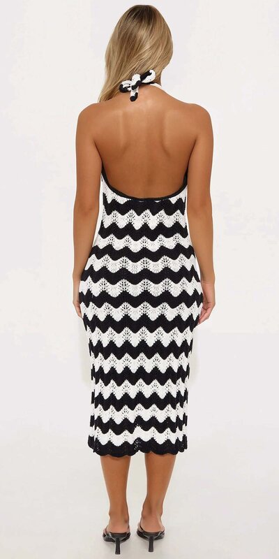 Letné háčkované midi šaty s odhaleným chrbtom Čierno-biela