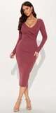 Elegantné midi šaty s dlhým rukávom v bordovej farbe