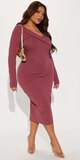 Elegantné midi šaty s dlhým rukávom v bordovej farbe