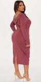 Elegantné midi šaty s dlhým rukávom v bordovej farbe