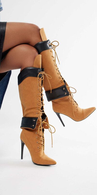 Hnedé dámske šnurovacie čižmy po kolená s vysokým podpätkom Hnedá