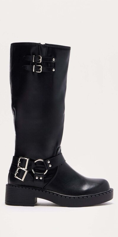 Čierne dámske čižmy po kolená s prackami a nízkym podpätkom Čierna