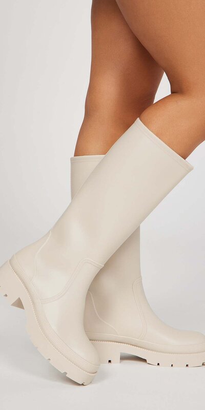 Béžové čižmy po kolená s okrúhlou špičkou Krémová