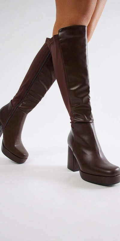 Hnedé čižmy po kolená s hrubým podpätkom Hnedá