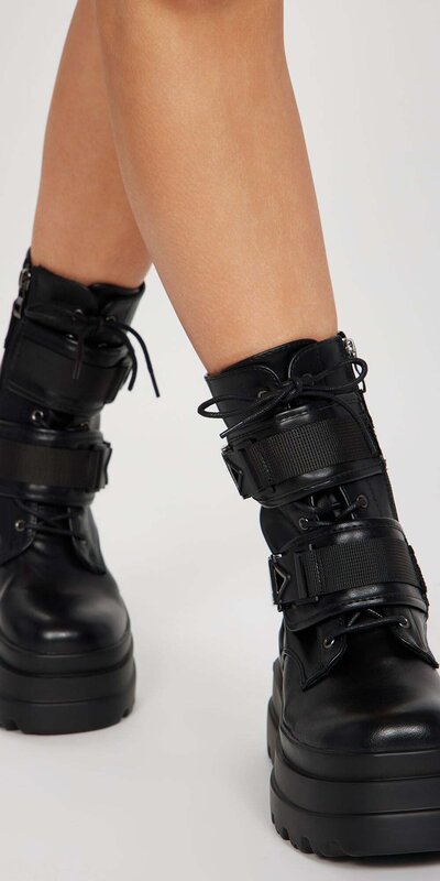 Čierne platformové šnurovacie čižmy s hrubým podpätkom Čierna