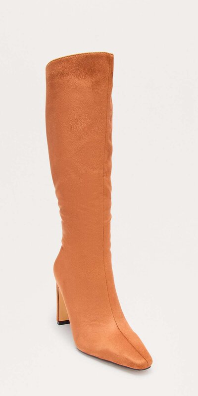 Karamelové čižmy po kolená s úzkou špičkou Karamelová