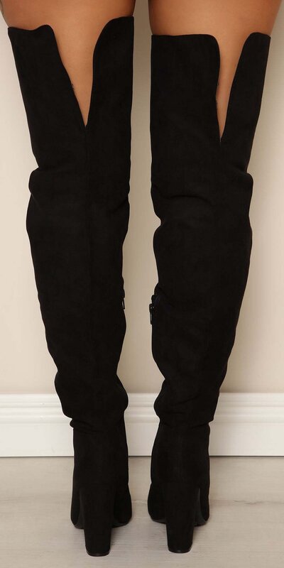 Dámske nadkolenné čižmy na hrubom podpätku v čiernej farbe Čierna