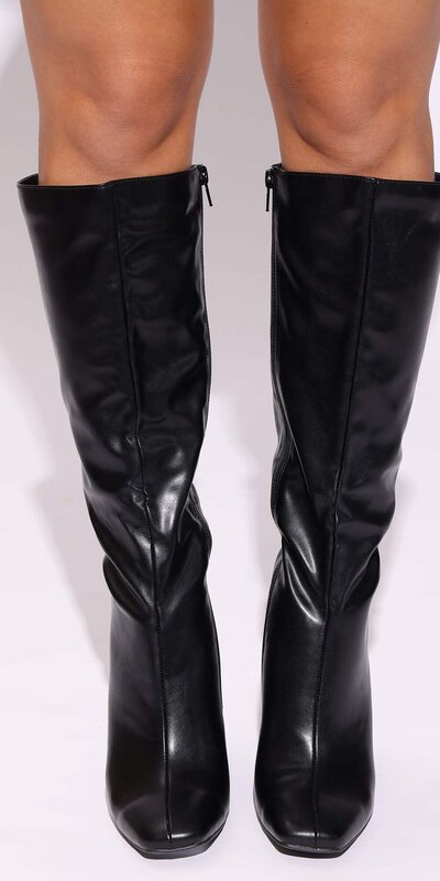 Čierne vysoké čižmy so štvorcovou špičkou a blokovým podpätkom