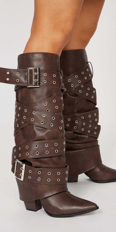 Hnedé vysoké čižmy s prackami a blokovým podpätkom