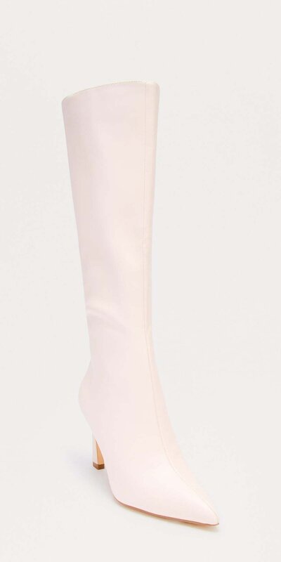 Krémové vysoké čižmy so špicatou špičkou a ihličkovým podpätkom