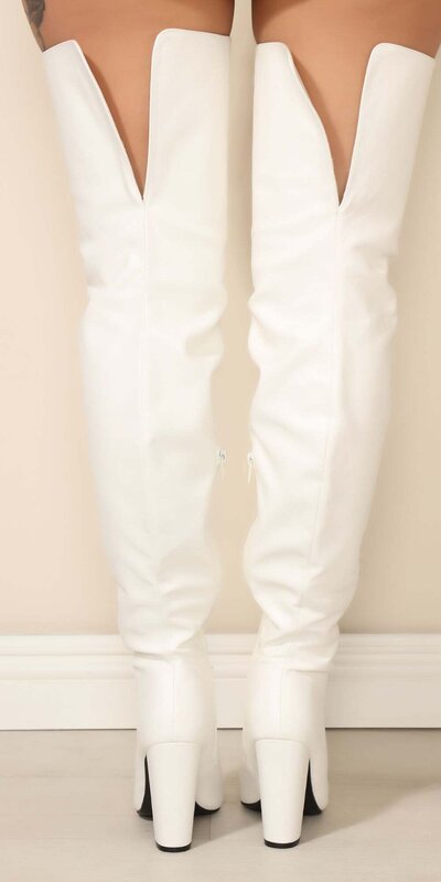 Biele nadkolienkové čižmy so špicatou špičkou a blokovým podpätkom