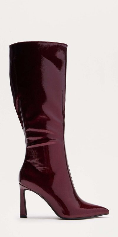 Bordové lakované vysoké čižmy so špicatou špičkou a podpätkom