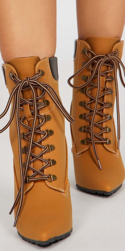 Béžové kožené členkové čižmy so šnurovaním a špicatou špičkou Hnedá