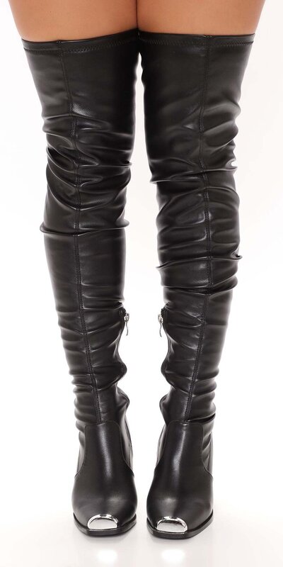 Čierne nadkolenné čižmy s blokovým podpätkom a kovovou špicou Čierna