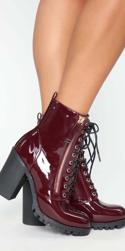 Lakované bordové členkové bojové čižmy s blokovým podpätkom