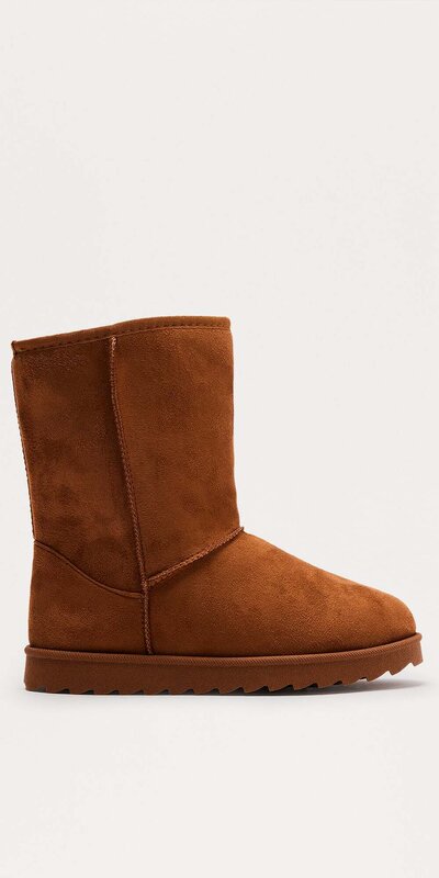 Hnedé nízke snehule z jemného semišu